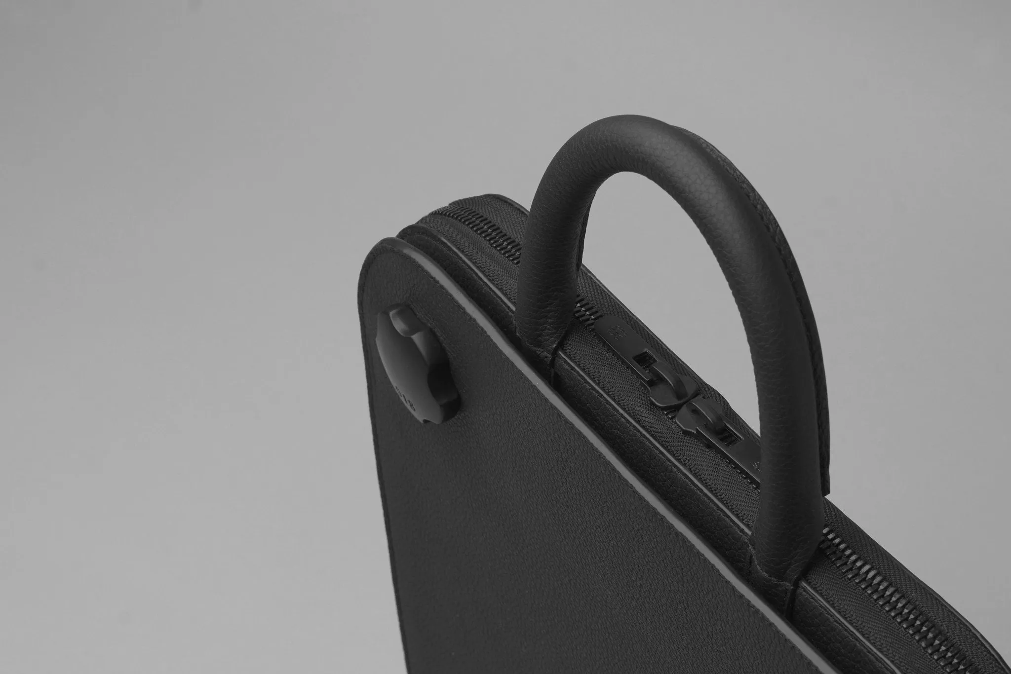 The 5L Sleeve - Unisex Slim Laptop Bag