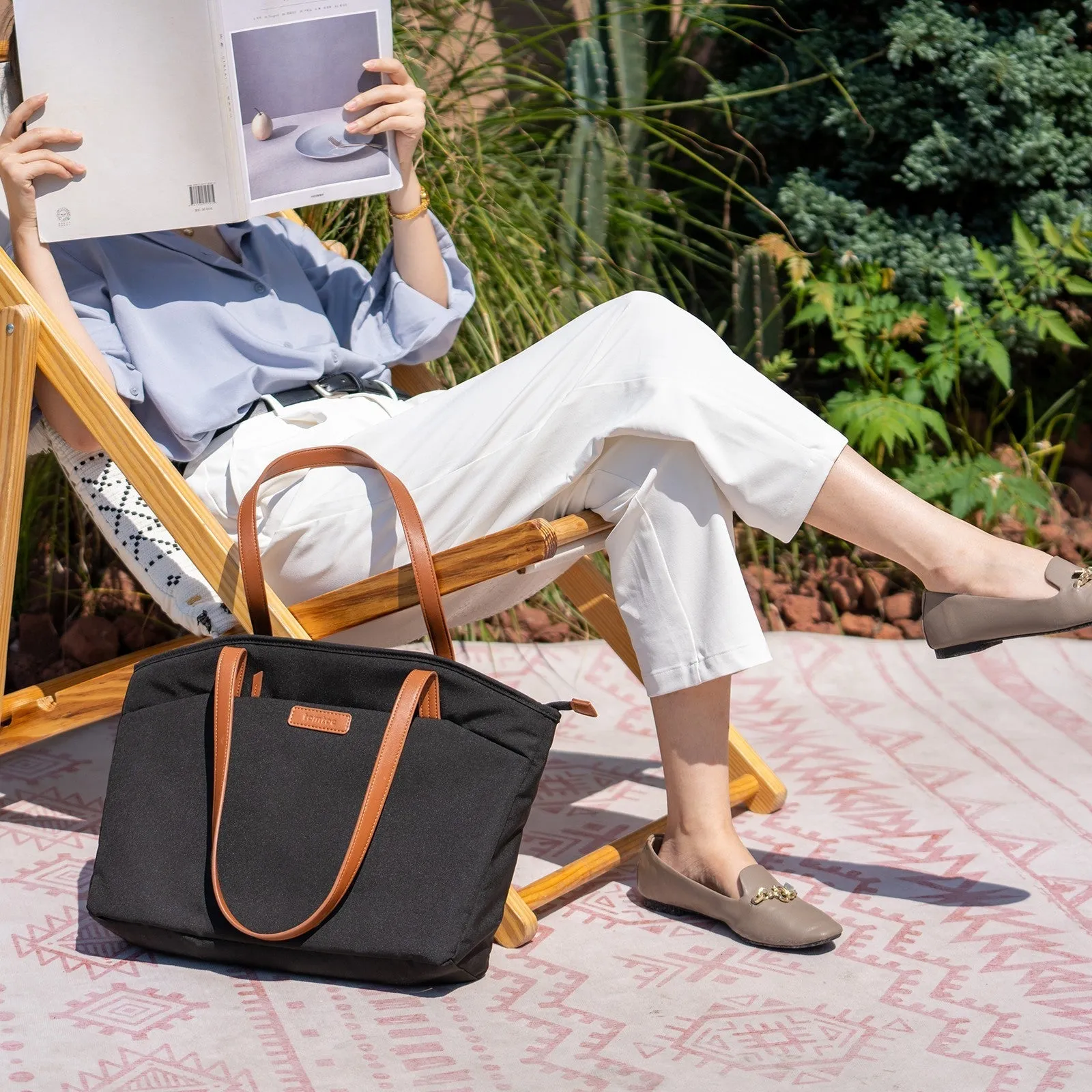 The Her-A53 Laptop Tote Bag for up to 14-inch